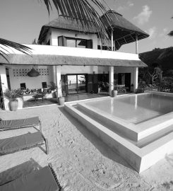 Joya’ Beach Suites & Villa