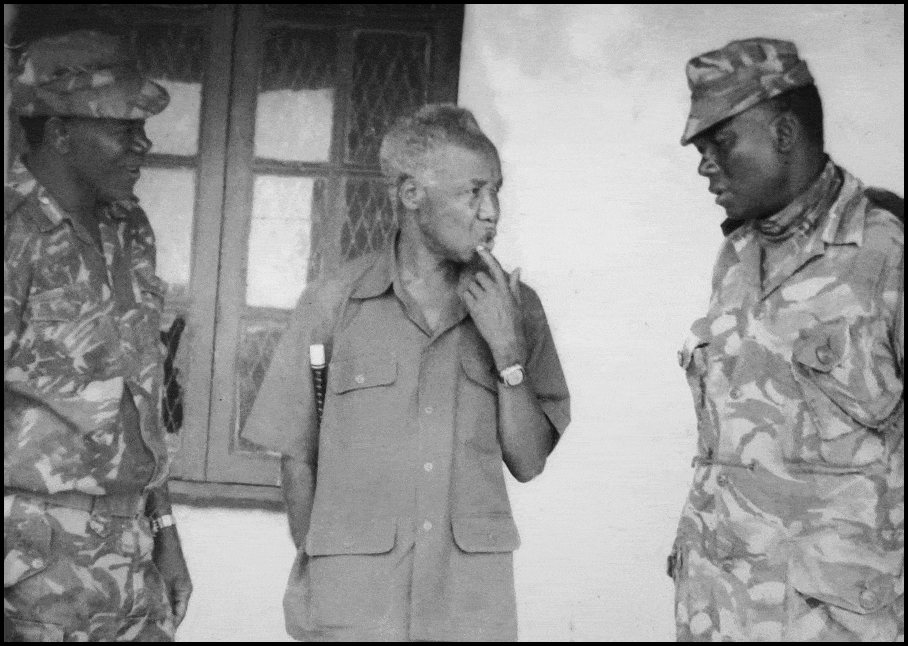 Nyerere JWTZ generals discussing issues during Kagera war