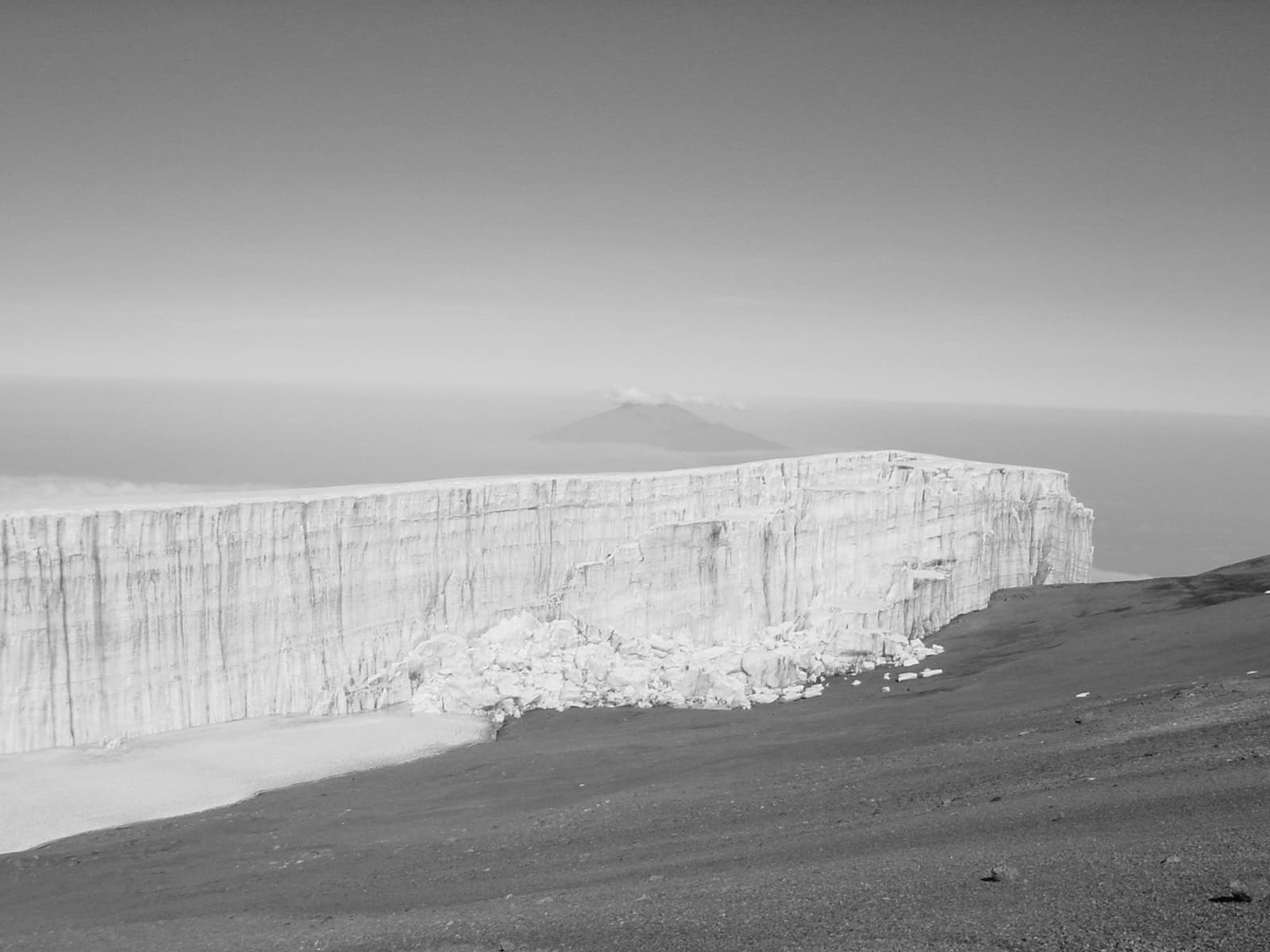 Rebmann Glacier in 2005 - Mount Meru peaking behind