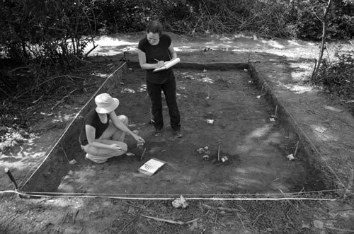 Dr Stephanie Wynne-Jones of the University of York, and Dr Federica Sulas, Centre for Urban Network Evolutions (Urbnet) and their team led an archaelogy excavation at Unguja Ukuu