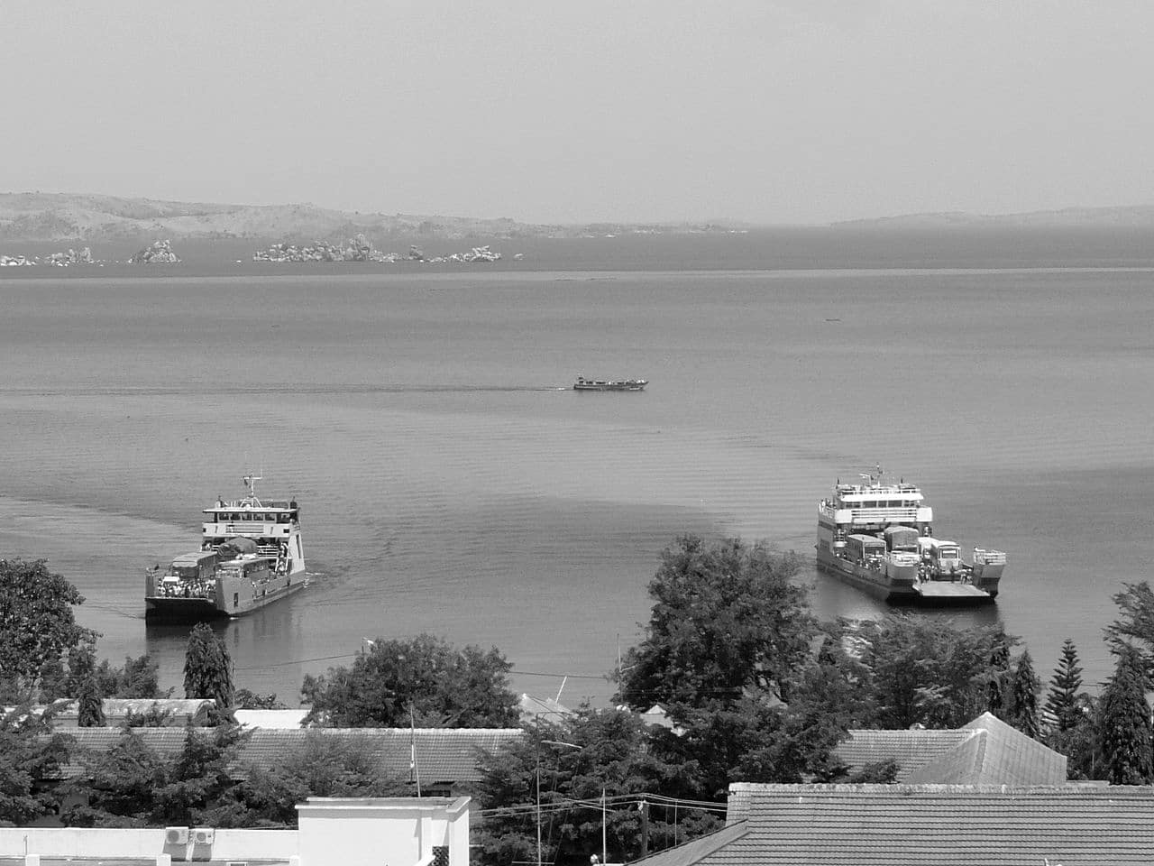Ferries from Kamanga getting to the port in Mwanza