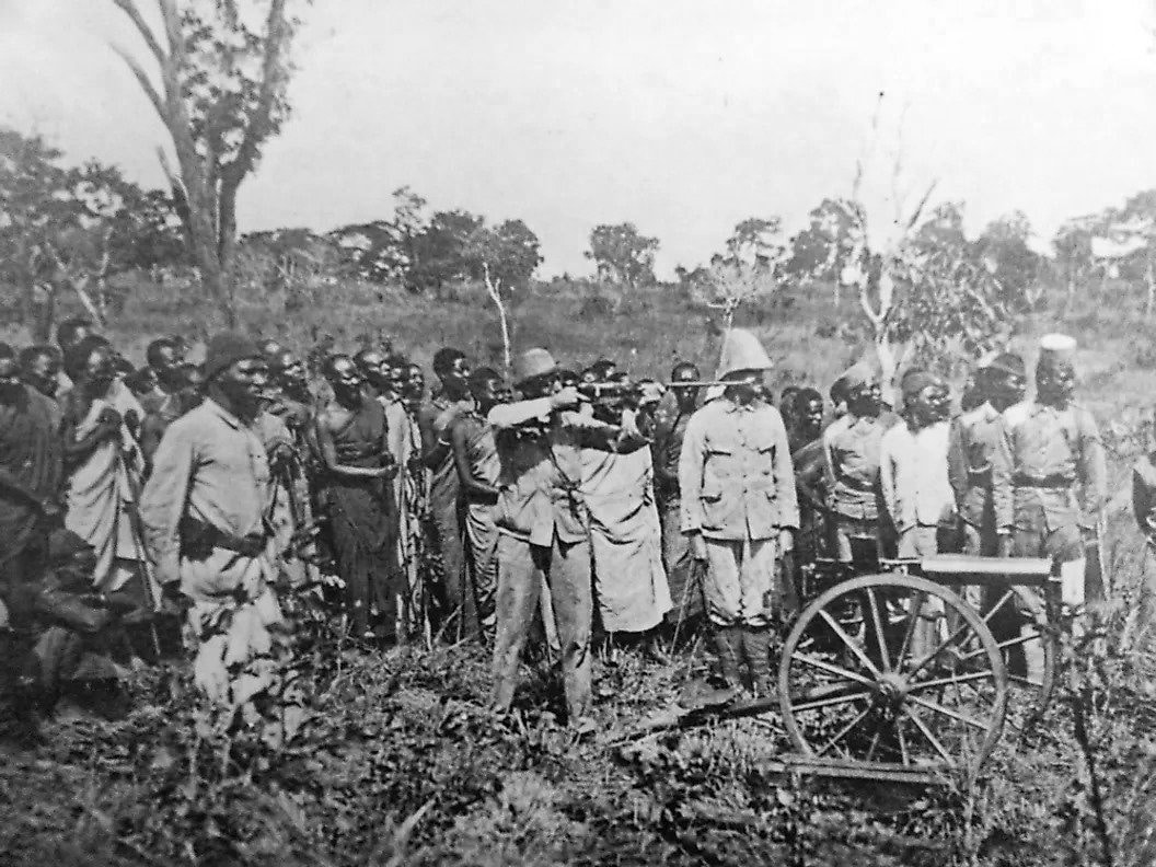 German colonial soldiers demonstrating weapons to Ngoni tribesmen
