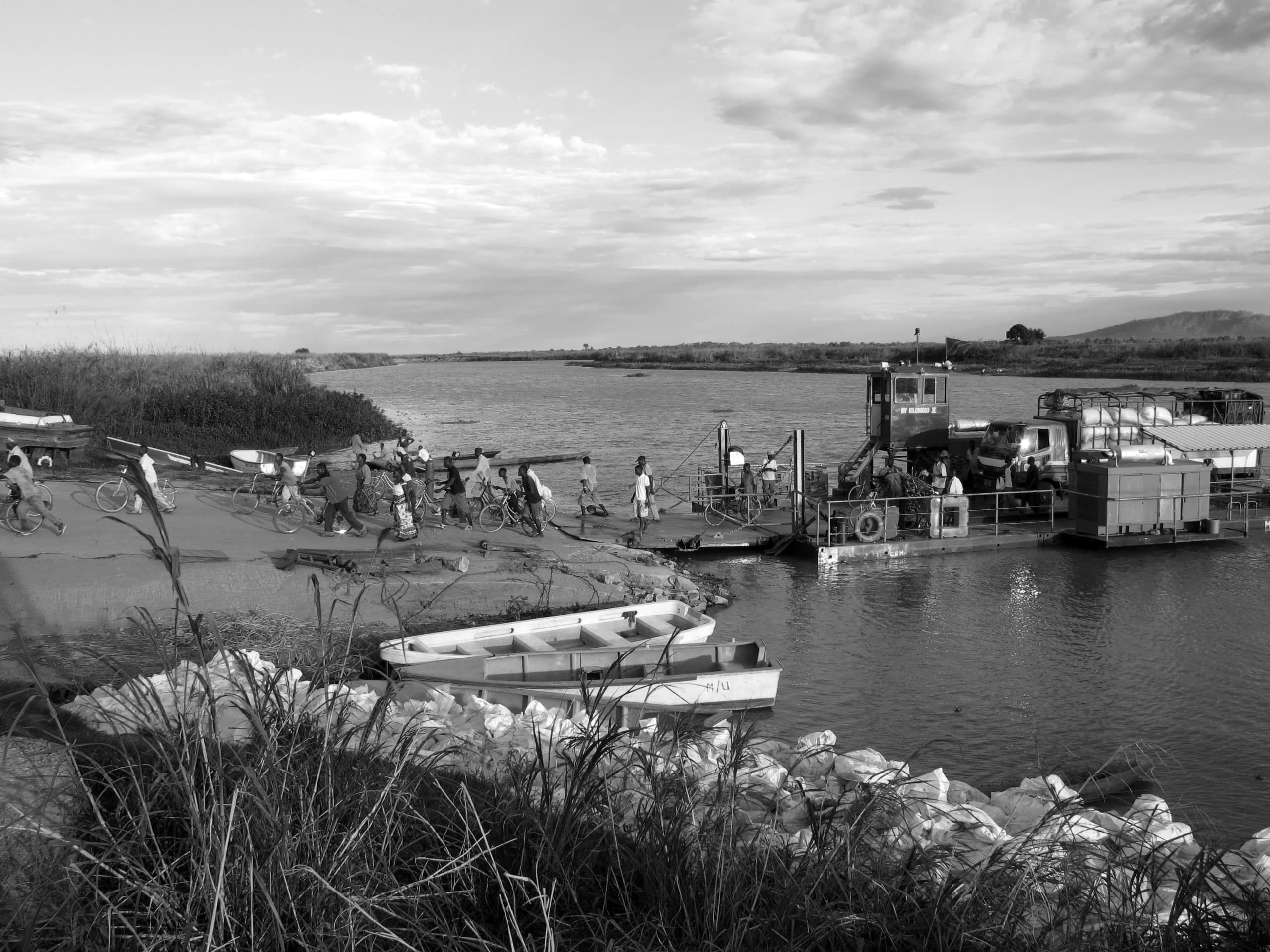 Kilombero River - People getting off a ferry