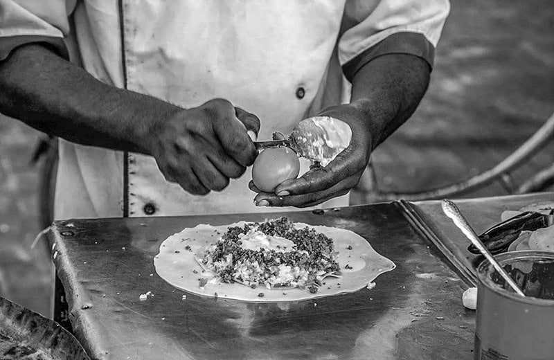 Making of Zanzibar Pizza