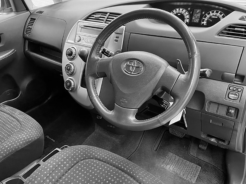 Toyota Ractis 2008 front interior view