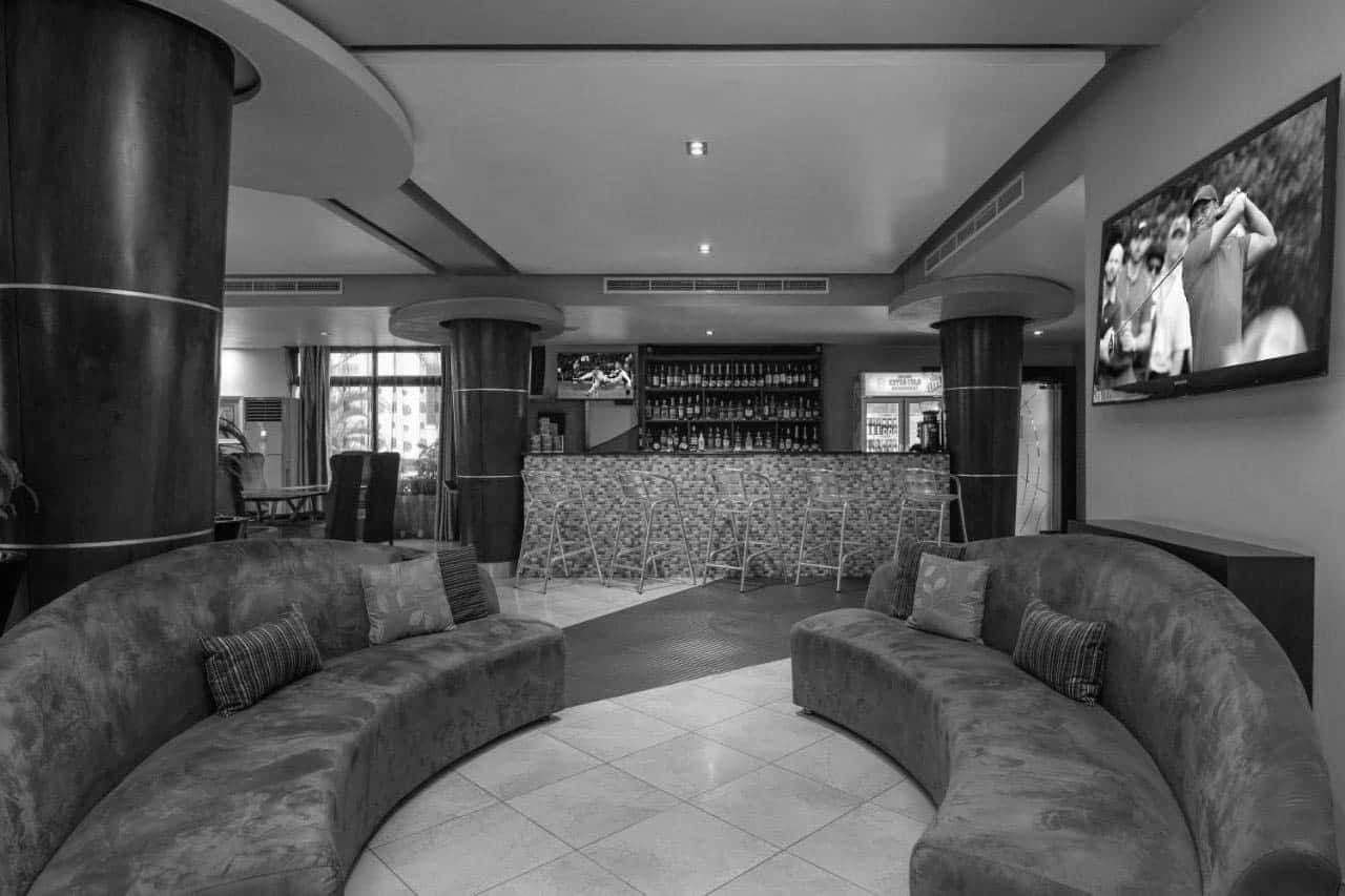 Lounge and Bar Area at Best Western Plus Peninsula Hotel