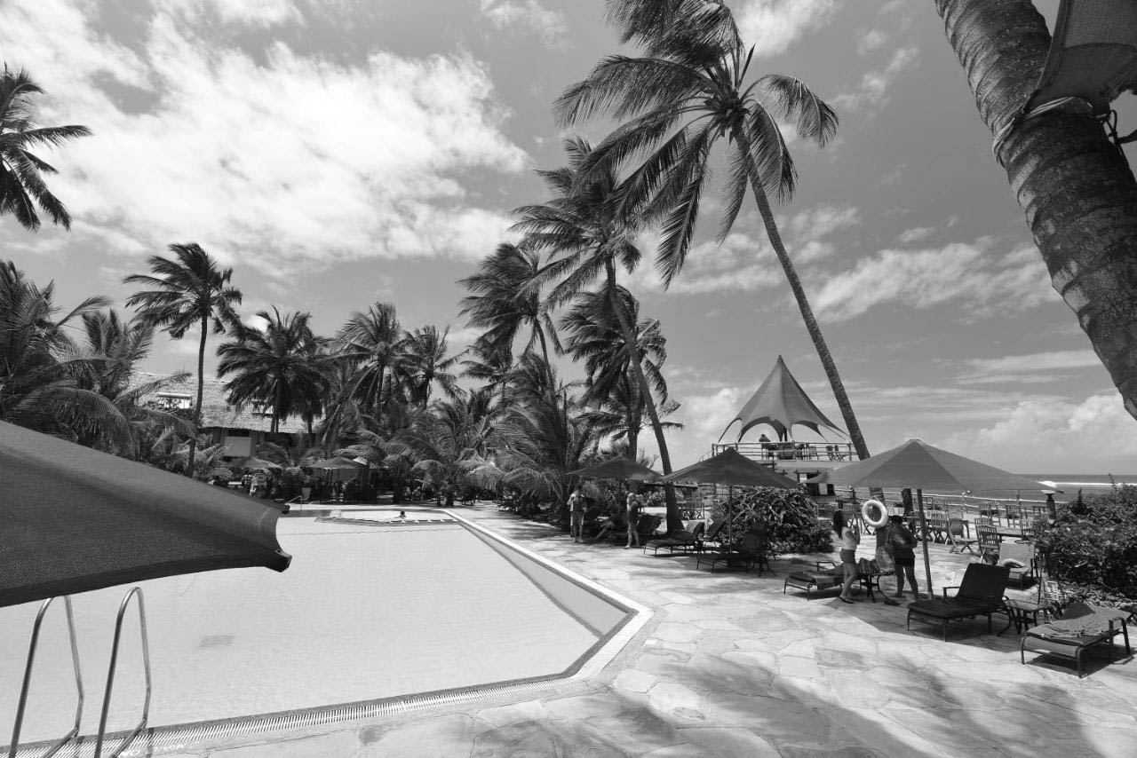 Swimming pool and Lounge at Bahari Beach Hotel