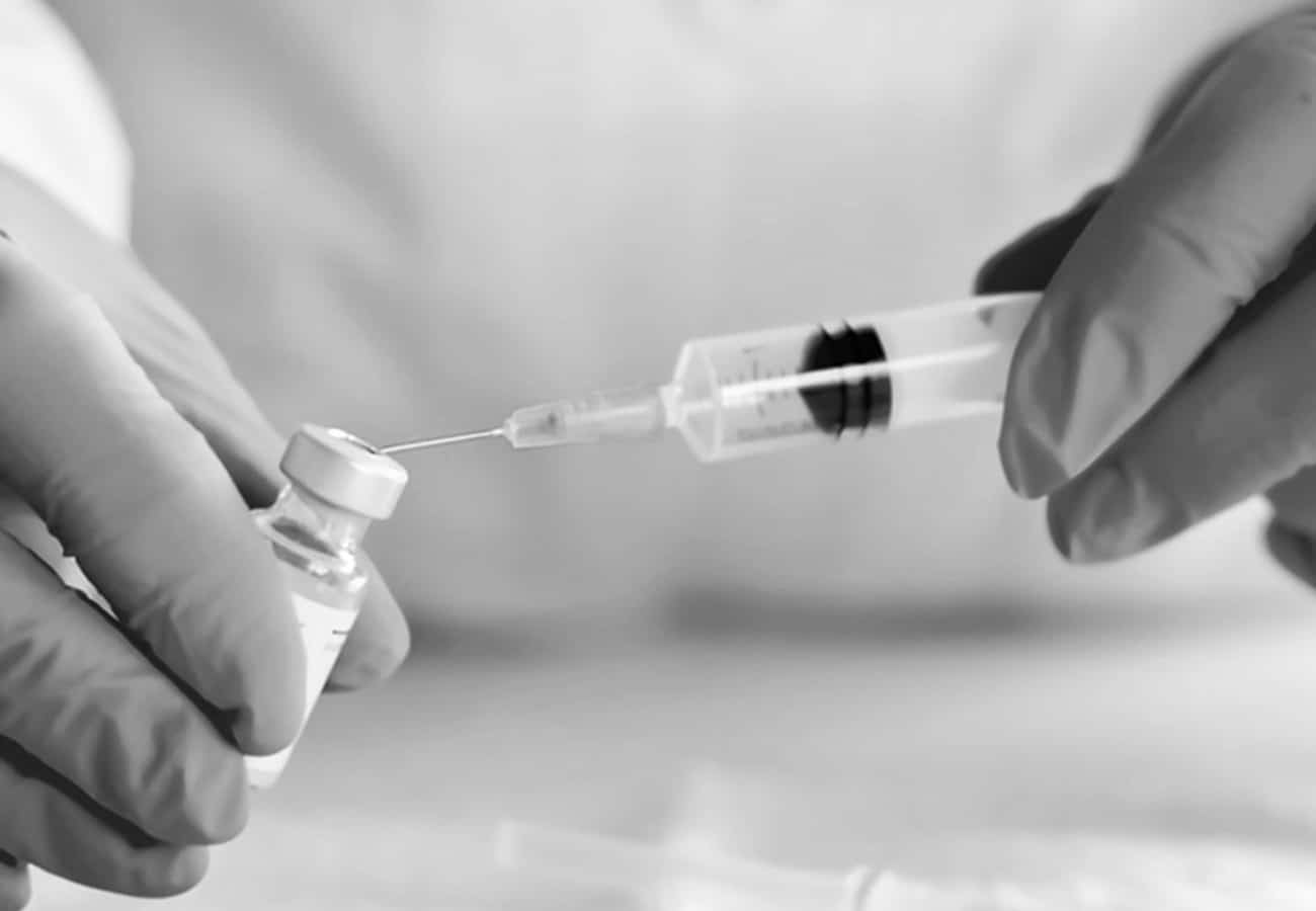 Injection Needle Extracting Vaccine