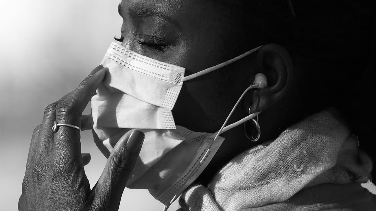 Woman wearing a Face Mask