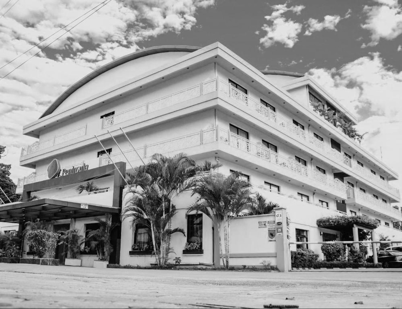 Peninsula Hotel in Dar es Salaam