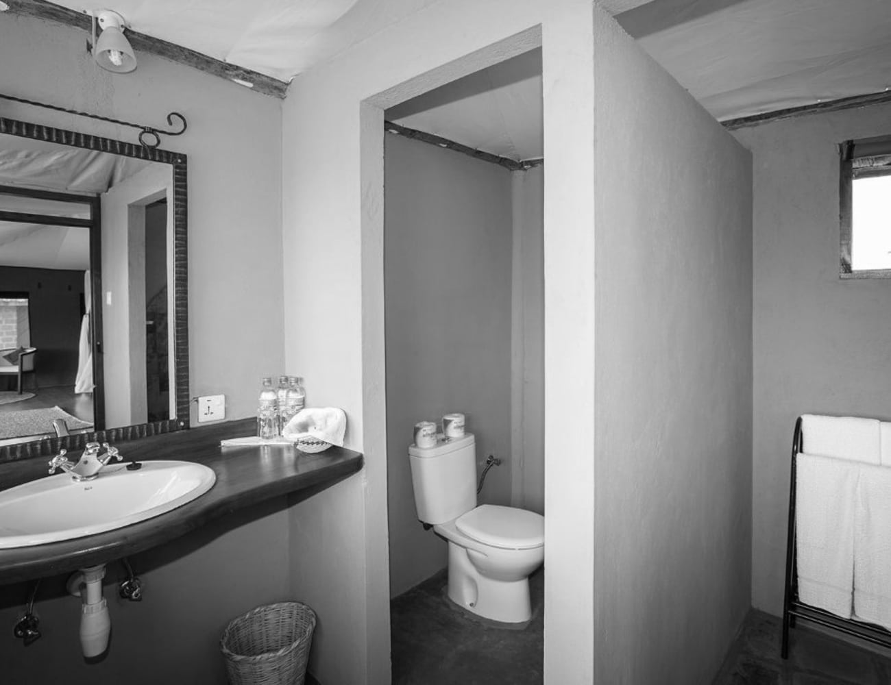 Standard Bathrooms at Karutu Simba Lodge