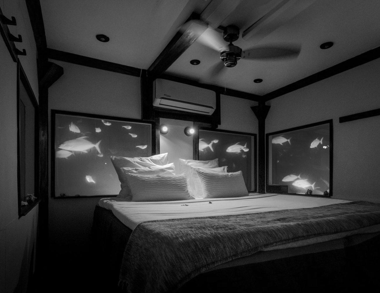 Underwater Rooms in Manta Resort